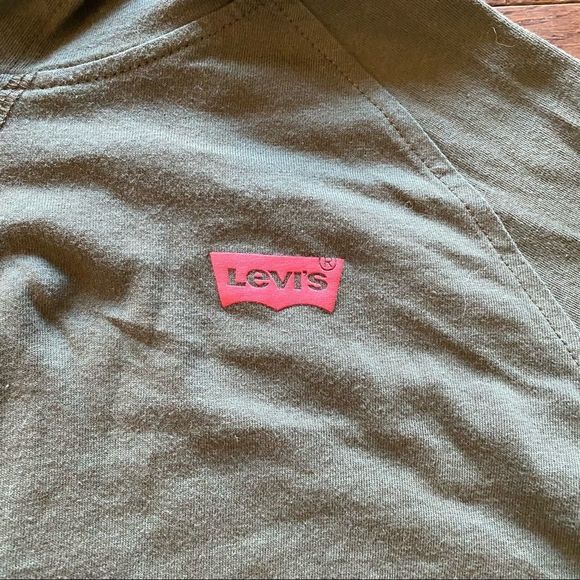 Levi’s Shirt - Picture 4 of 9
